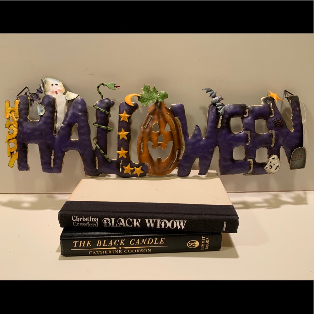 NWT HAPPY HALLOWEEN SIGN DECOR.